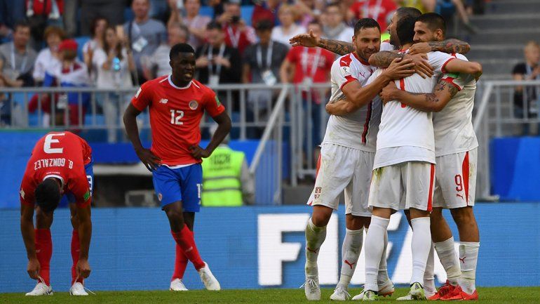 Costa Rica perdió 1-0 ante Serbia en su debut