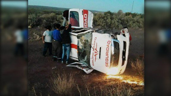 Tremendo palazo entre una camioneta y un auto en Añelo