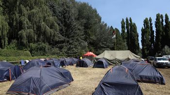 incendio en valle magdalena: como es por dentro el mega campamento que contiene a los brigadistas