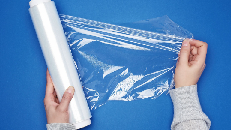 El invento para guardar la comida en la heladera y que reemplaza el papel film