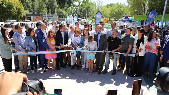 La Fiesta de la Confluencia 2025 quedó oficialmente inaugurada: Neuquén enamora