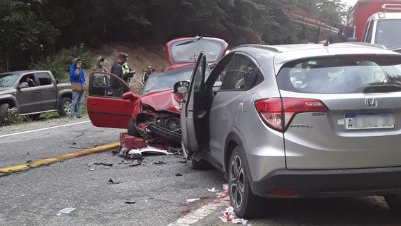 Cuatro heridos en un violento choque en la Ruta 40