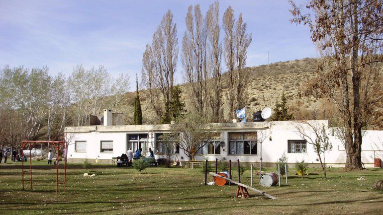 Padres y docentes temen por el cierre de la Escuela 73