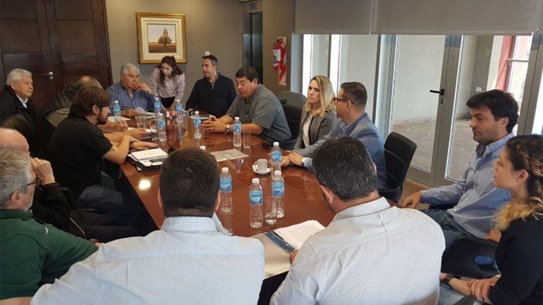 Acordaron plan para regularizar las deudas de pymes con el gremio petrolero