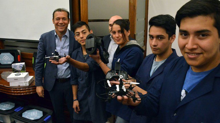 Unos 14 mil alumnos de las técnicas manejarán drones