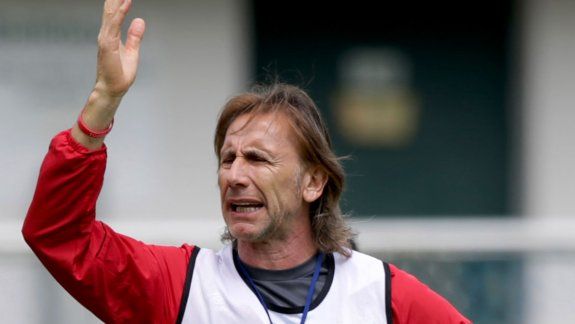 Perú volvió al Mundial con una derrota ante Dinamarca