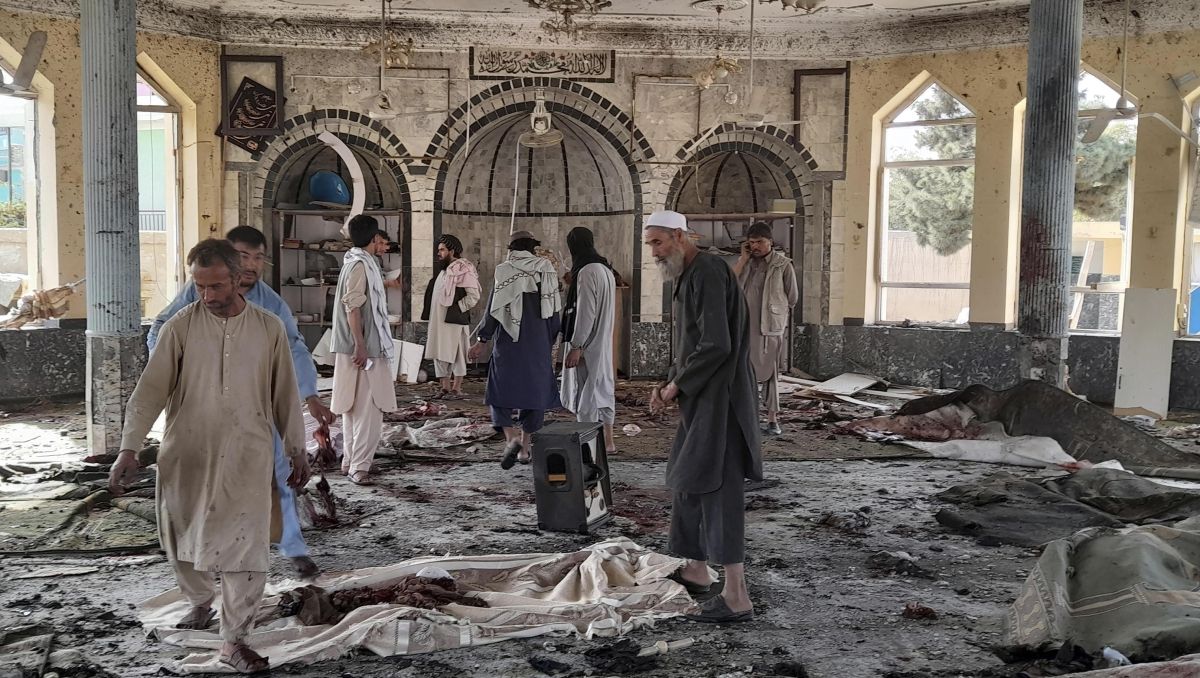 Se inmoló en una mezquita: 56 muertos