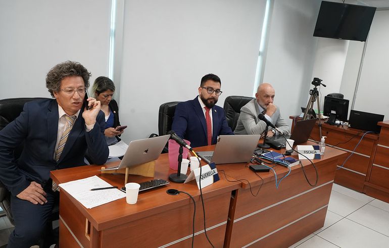 Estafas con planes sociales: el fiscal de Estado Raúl Gaitán, Juan Manuel Narváez y el fiscal jefe Pablo Vignaroli. Estafas con planes sociales: el fiscal de Estado Raúl Gaitán, Juan Manuel Narváez y el fiscal jefe Pablo Vignaroli.