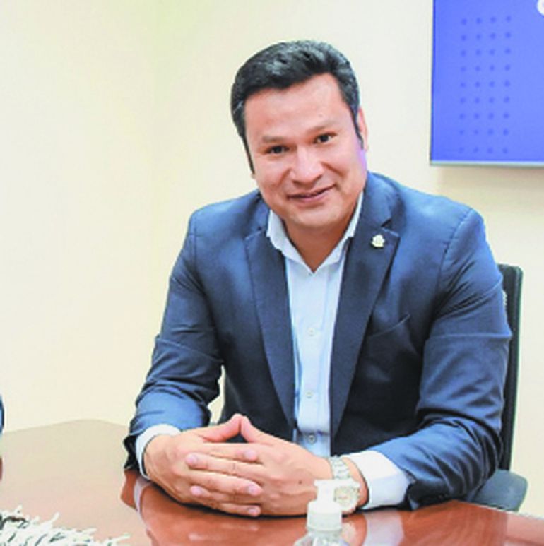 Osvaldo Llancafilo defendió la política salarial del Gobierno. Osvaldo Llancafilo defendió la política salarial del Gobierno.