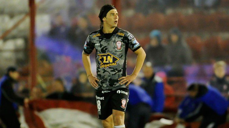 Toranzo sufrió la amputación parcial de tres dedos de su pie derecho. Debió jugar con un calzado adaptado.