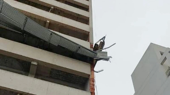 Albañil cayó de un edificio en construcción y murió.