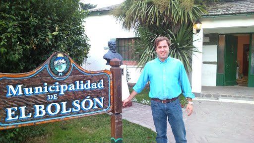 El intendente de El Bolsón volvió de Europa y está internado con síntomas de coronavirus.