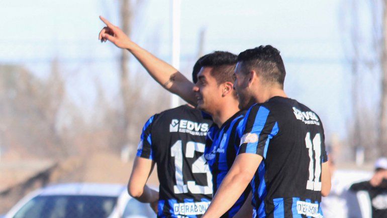 Canales fue la gran figura del combinado neuquino. Dueño del mediocampo