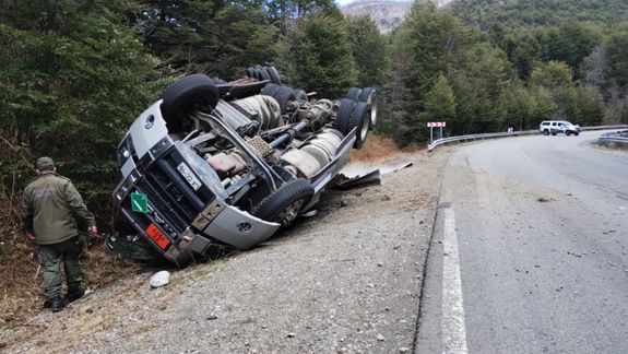 Cerraron el Paso Cardenal Samoré por el vuelco de un camión
