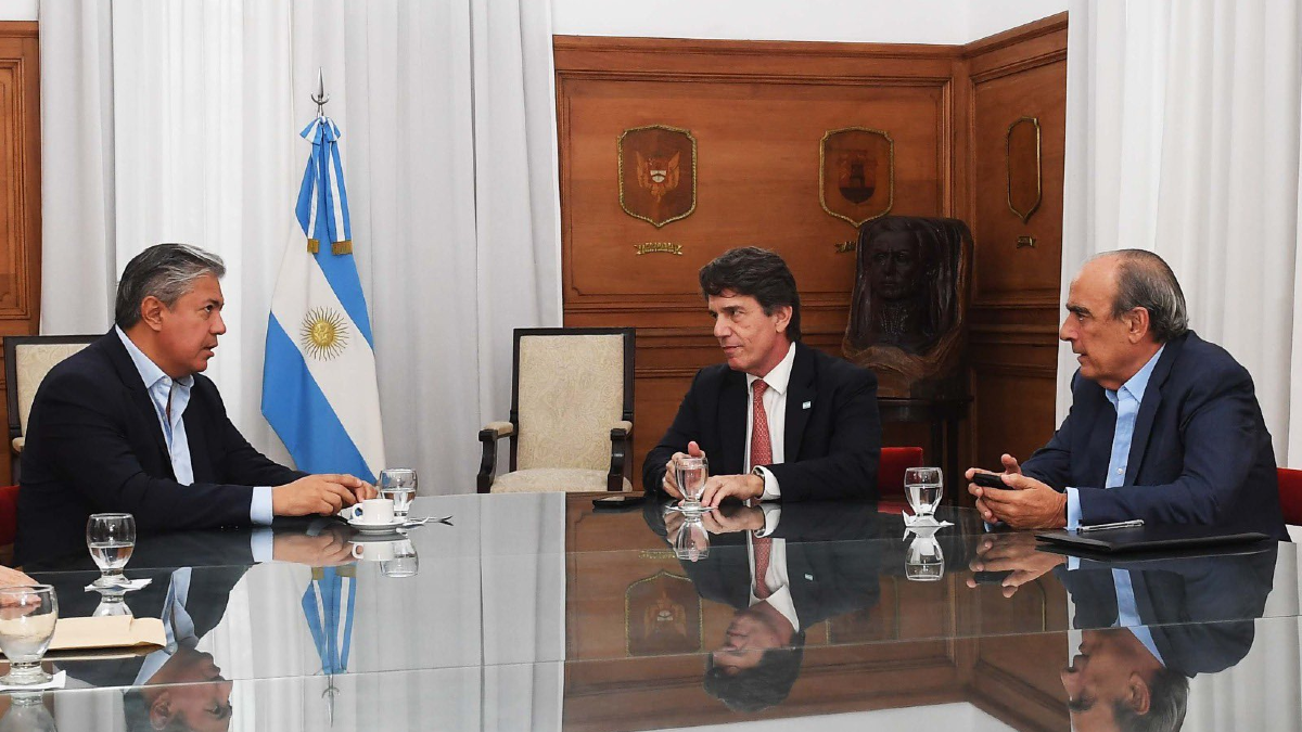 Rolando Figueroa se reunió con los ministros Francos y Posse thumbnail