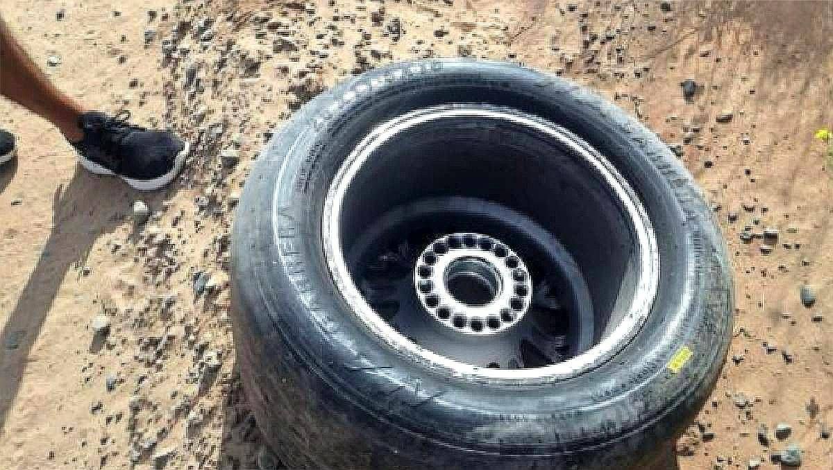La rueda que se salió de un auto del TC en Centenario impactó a centímetros de vecinos.