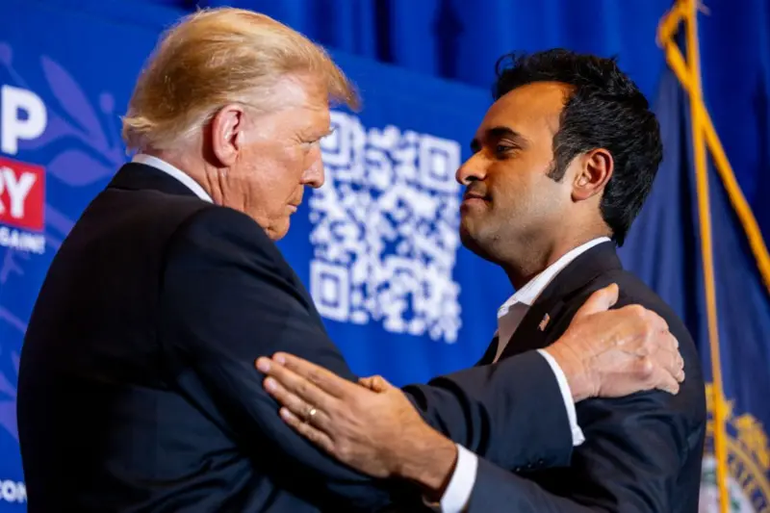 Donald Trump junto a Vivek Ramaswamy quien fue su competidor para representar la candidatura del Partido Republicano.