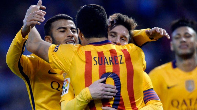 Messi &nbsp;felicita a Suárez