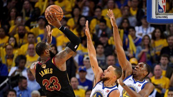 Lebron y Curry, las figuras de la definición de la final de la NBA.