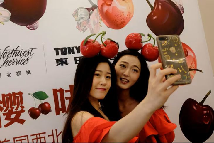 La sobreoferta mundial tras problemas de precios en China empujó más cerezas chilenas hacia Sudamérica, donde ya representan el 25% del mercado argentino. La sobreoferta mundial tras problemas de precios en China empujó más cerezas chilenas hacia Sudamérica, donde ya representan el 25% del mercado argentino.