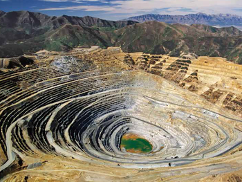 Cerro Solo, en Chubut, concentra 4.420 toneladas de uranio de alta calidad pero la ley provincial bloquea su explotación.