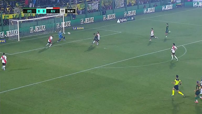 Video: el atajadón de Centurión en el empate de River