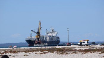 En Río Negro piden que el material destinado a la obra del oleoducto Vaca Muerta Sur que llegue desde el exterior se utilice el puerto de San Antonio Este. 