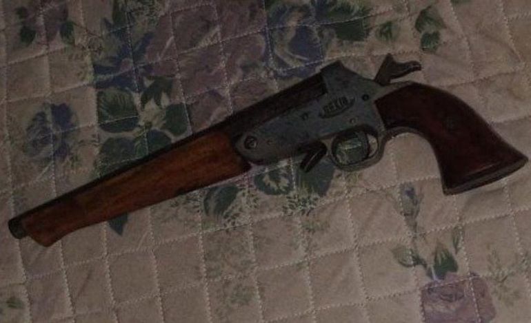 En el procedimiento en Puerto Madryn, además de cocaína y distintos elementos para su distribuición, secuestraron un arma. En el procedimiento en Puerto Madryn, además de cocaína y distintos elementos para su distribuición, secuestraron un arma.