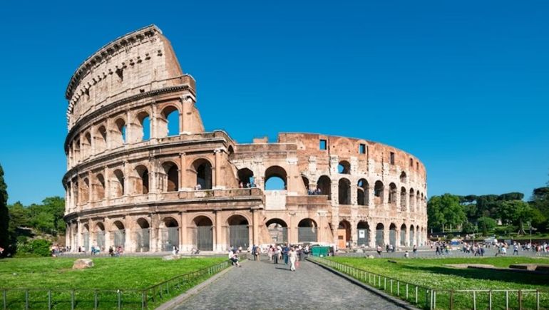 El turista podría afrontar algo más que una larga recuperación por las heridas sufridas durante el accidente en el Coliseo de Roma.