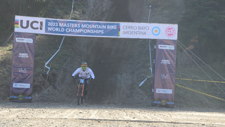 El Mundial Masters de Mountain Bike comenzó a girar en el Cerro Bayo
