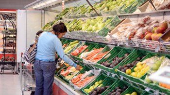 Ahora los vecinos preguntan más los precios antes de comprar. Ahora los vecinos preguntan más los precios antes de comprar.