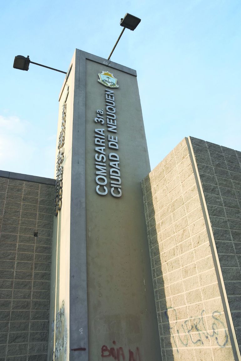 Los vecinos piden una mejor distribución de los móviles, de forma que esto permita prevenir robos y, eventualmente, personas lesionadas. Los vecinos piden una mejor distribución de los móviles, de forma que esto permita prevenir robos y, eventualmente, personas lesionadas.