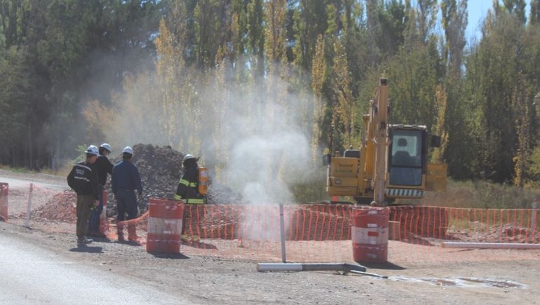 ¡Un peligro! Rompió un caño de gas y hubo corte total en la ruta 7