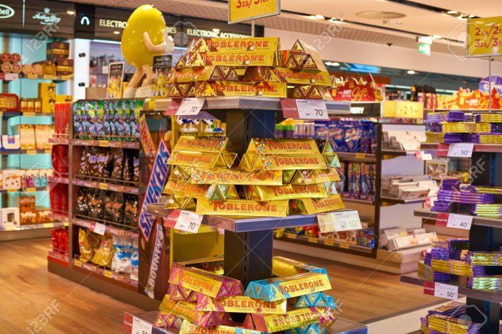 La donación incluye chocolates Milka y Toblerone que son vendidos en los free shop.