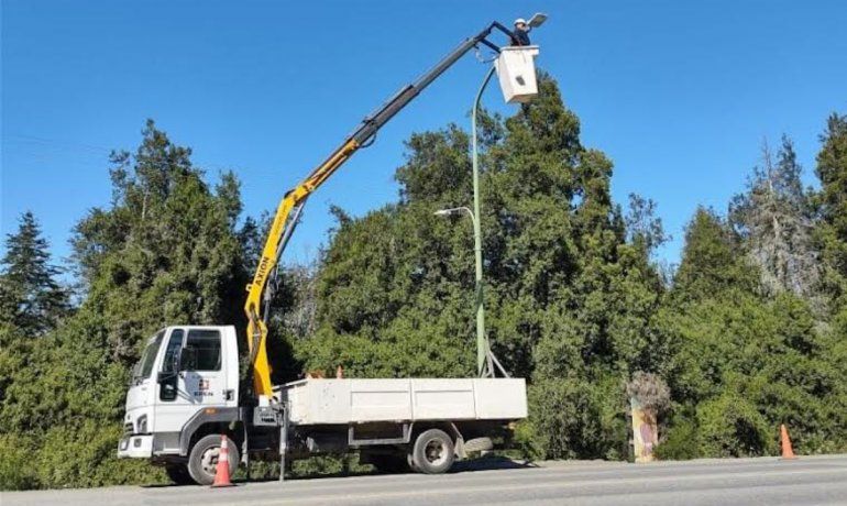 Ponen luminaria led tipo “rutera” en La Angostura