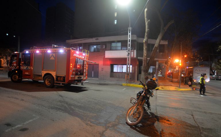 Bomberos realizaron un despliegue en pleno centro a primera hora de la mañana.