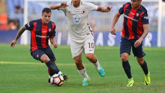 A los 40, Totti sigue brillando. Para el Ciclón, fue una buena presentación.