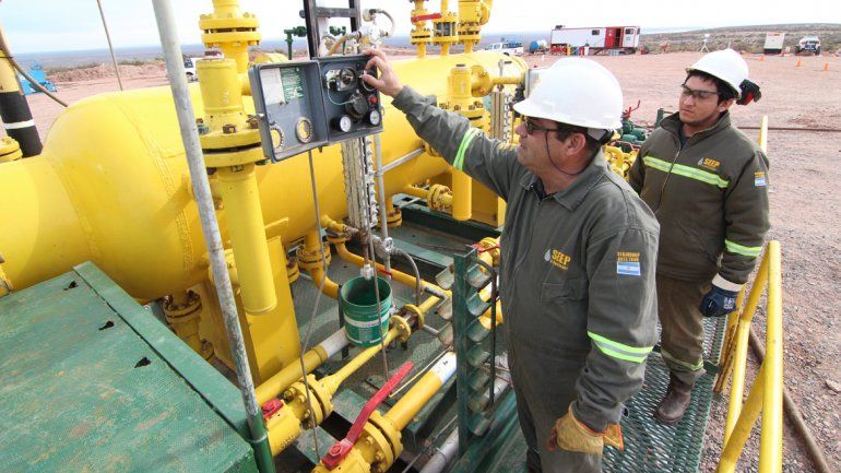 El valor en boca de pozo es una bendición para las provincias. Algunos lo ven como un estímulo a la inversión, pero otros como un premio a las petroleras.