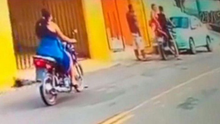 La esposa engañada no le creyó que lo habían llamado de la comisaría.