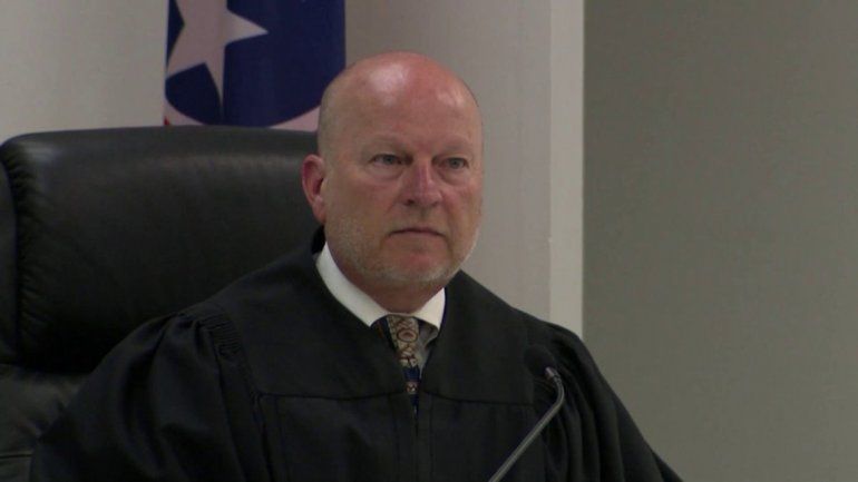 El juez está convencido de que los hijos de adictos lo serán también.