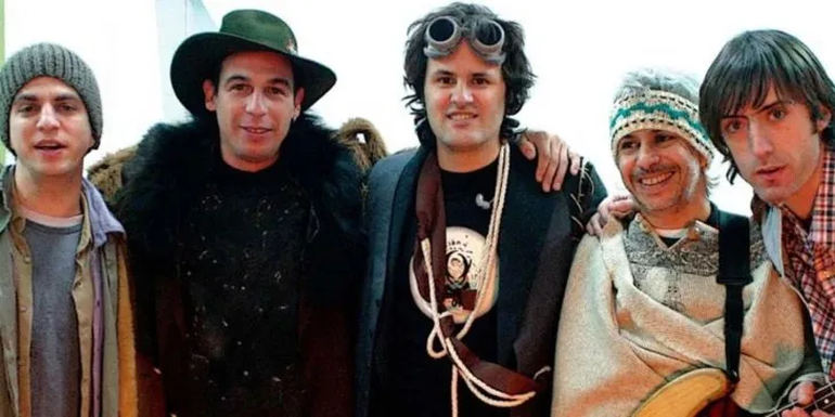 La formación original de Los Piojos. La formación original de Los Piojos.