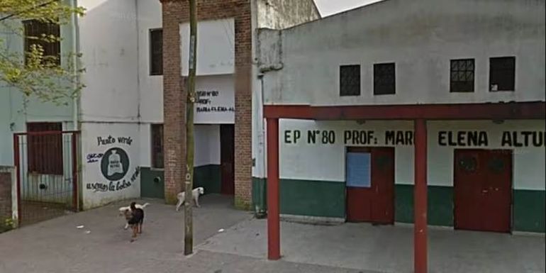 La escuela primaria N° 80 de la localidad de City Bell fue escenario de una violenta pelea. La escuela primaria N° 80 de la localidad de City Bell fue escenario de una violenta pelea.