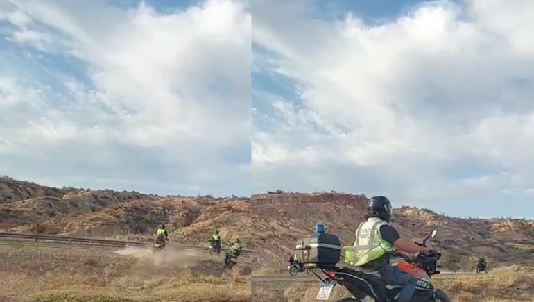 Con el objetivo de que el motociclista en fuga desista su conducción en contramano los policías continuaron la persecución.