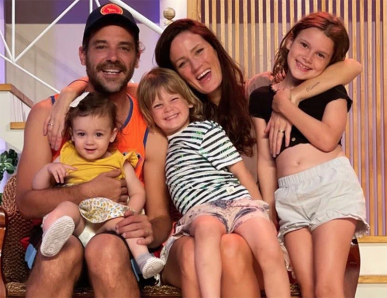 Paula Chaves estuvo en Carlos Paz con sus tres hijos y su marido.
