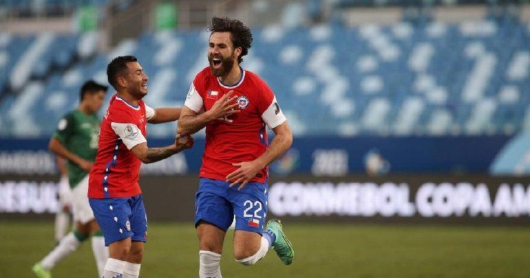 ¡El que no salta...! Chile ganó con un gol del inglés
