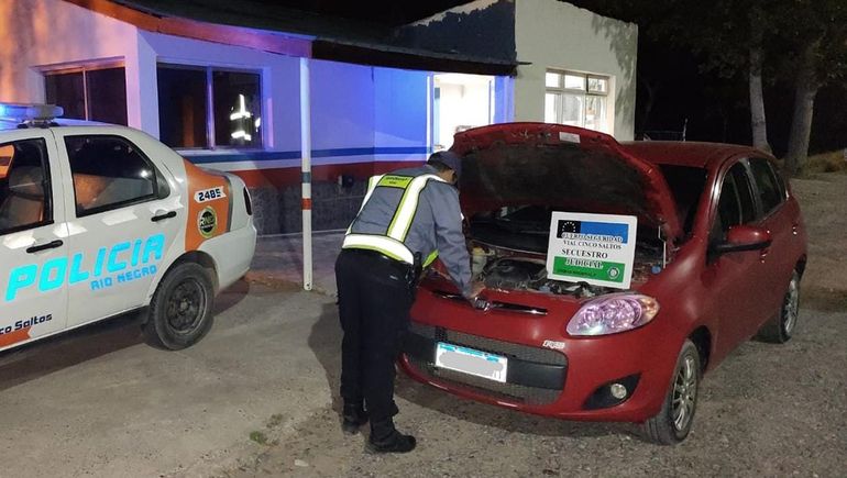 Ruta 151: pasó por un control con un auto que era buscado por estafa