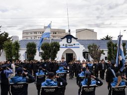 La Policía de Santa Cruz envuelta en un escándalo. La Policía de Santa Cruz envuelta en un escándalo.
