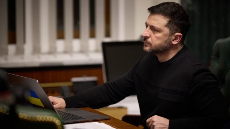 Volodimir Zelenski destacó el papel de la población civil y de las fuerzas armadas de Ucrania en la guerra con Rusia. | LM Neuquen Volodimir Zelenski destacó el papel de la población civil y de las fuerzas armadas de Ucrania en la guerra con Rusia.