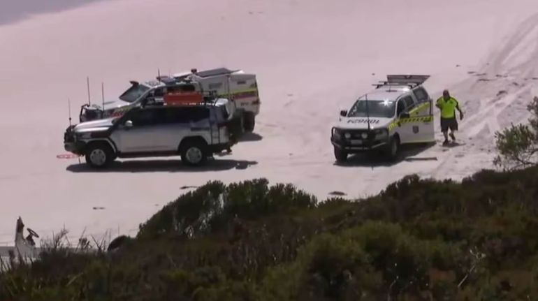 La Policía encontró la tabla de surf del hombre con profundas marcas de mordidas, lo que confirmó la brutalidad del ataque que sufrió el surfista.