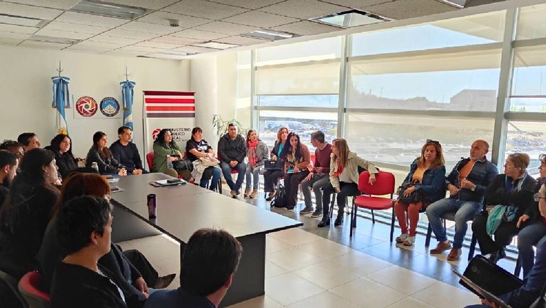 Integrantes de la Cooperativa 127 Hectáreas en la mediación con Jorge Salas y los denunciantes por supuesta estafa.